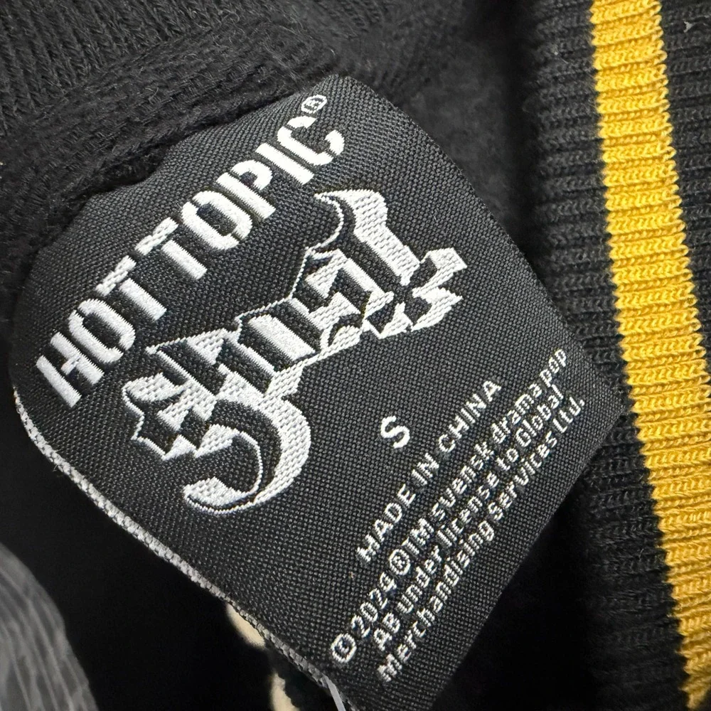 Hot Topic this listing